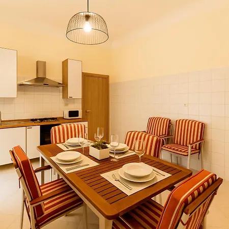 Vacanze - Di Lusso 130 Mq Vicino Stazione E Al Centro Storico -luxury 130 Sqm Near Station And Old Town 아파트 *