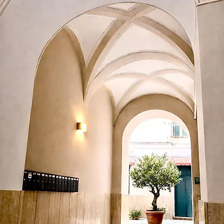 Vacanze - Di Lusso 130 Mq Vicino Stazione E Al Centro Storico -luxury 130 Sqm Near Station And Old Town נאפולי
