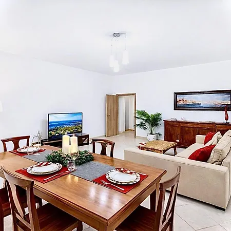 Vacanze Spacious 130 Sqm 2 Bedrooms 1 Full Bathroom 1 Small Service Bathroom Huge Living * Napoli
