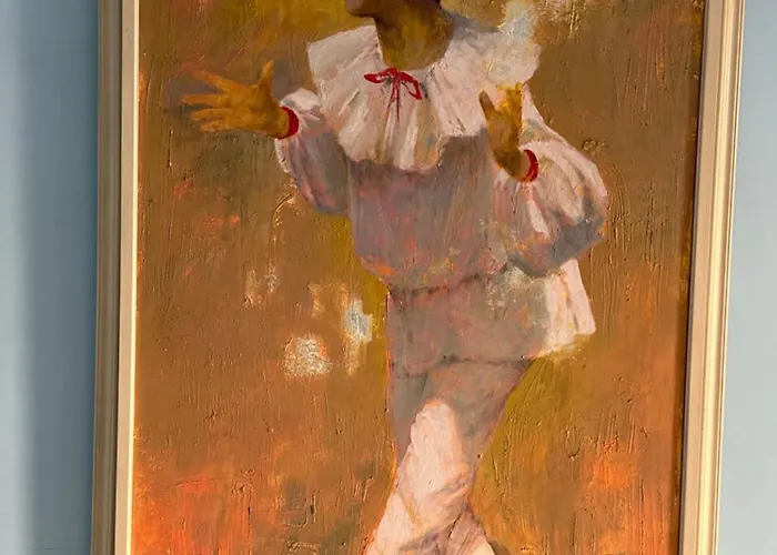 Spacious 130 Sqm Luxury - 2 Bathrooms - Station & Old Town Apartment *