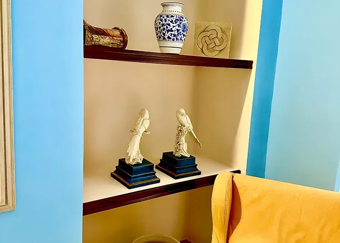 Spacious 130 Sqm Luxury - 2 Bathrooms - Station & Old Town Apartment