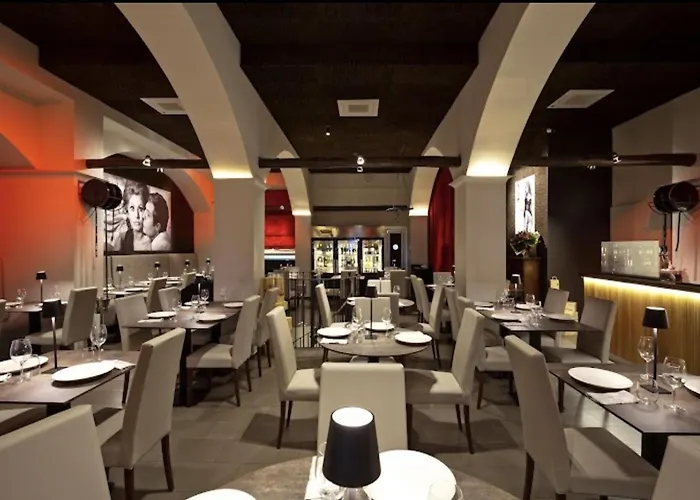 Spacious 130 Sqm Luxury - 2 Bathrooms - Station & Old Town